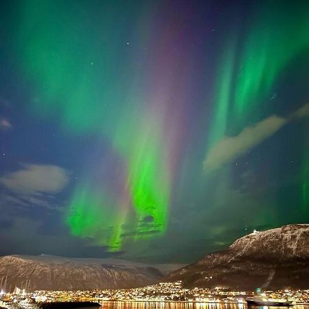 Leilighet Ved Havet Med Utsikt Over Tromsoysundet. Exterior foto